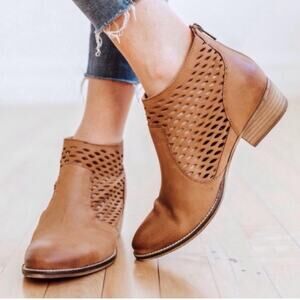 Women's Seychelles Bearing Laser Cut Booties Carmel Brown Size 8